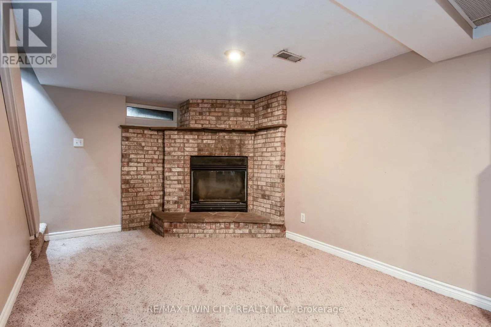 186 HIGHLAND ROAD E