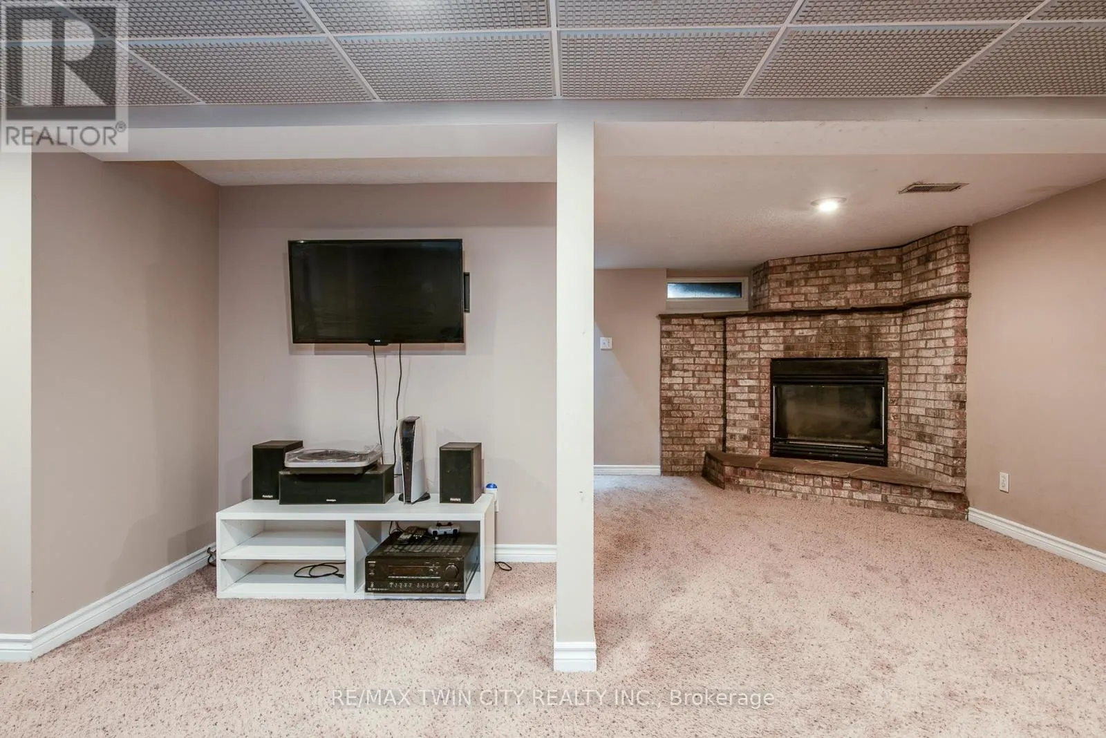186 HIGHLAND ROAD E