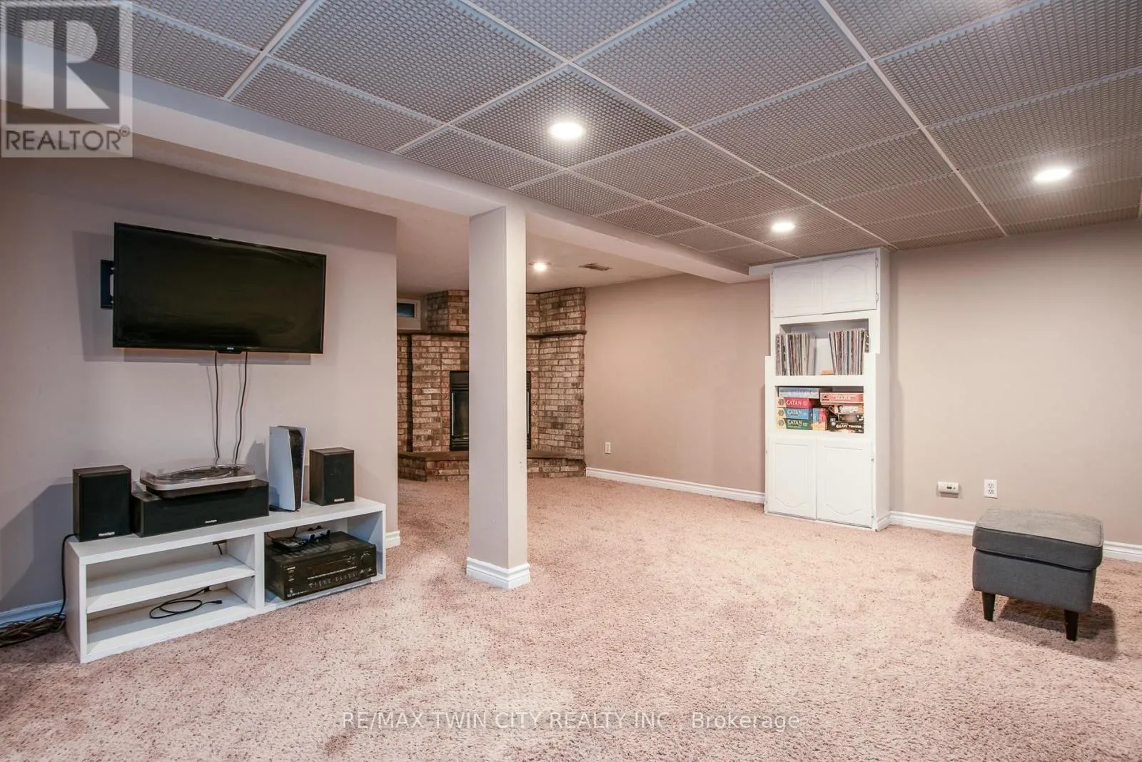 186 HIGHLAND ROAD E