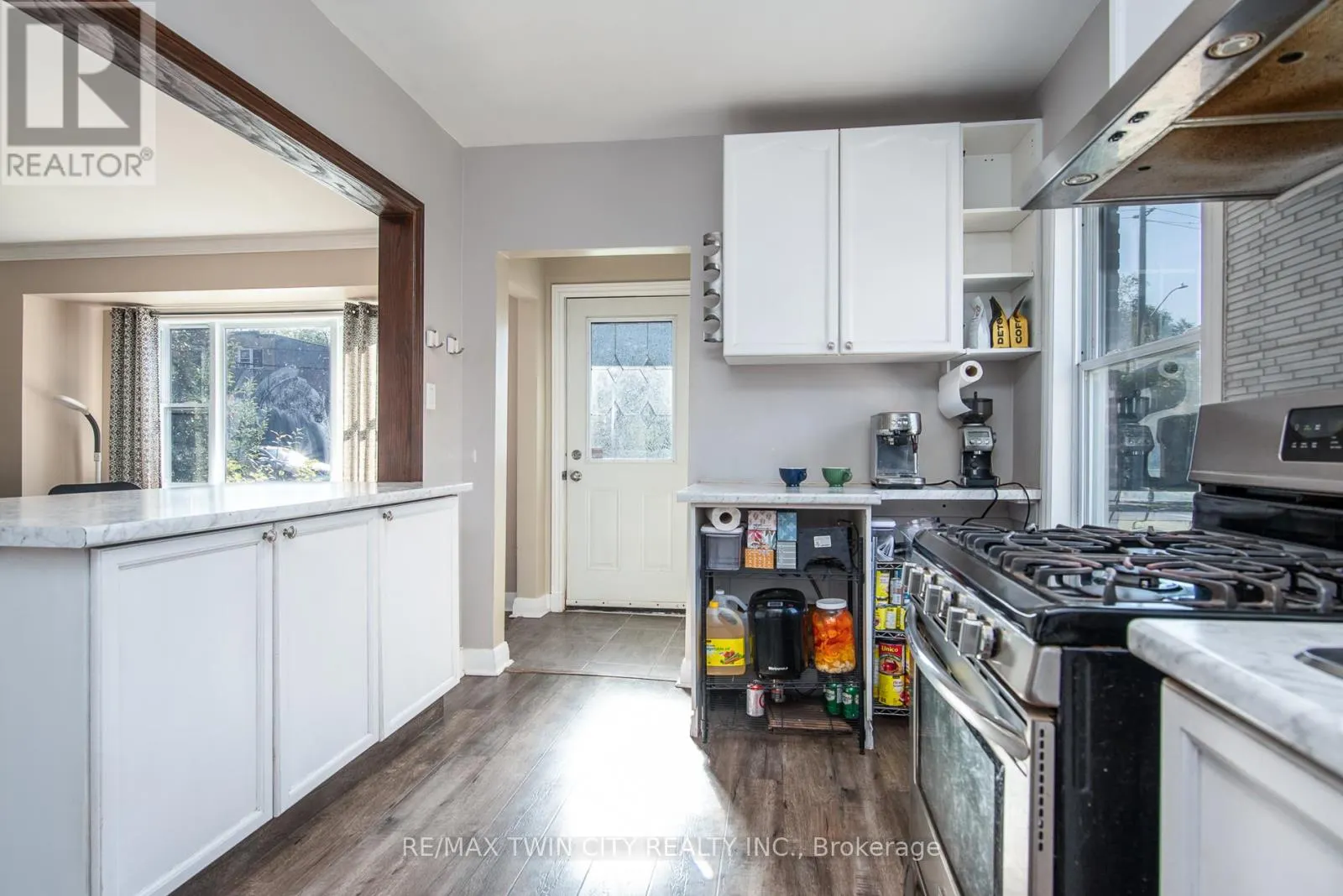 186 HIGHLAND ROAD E