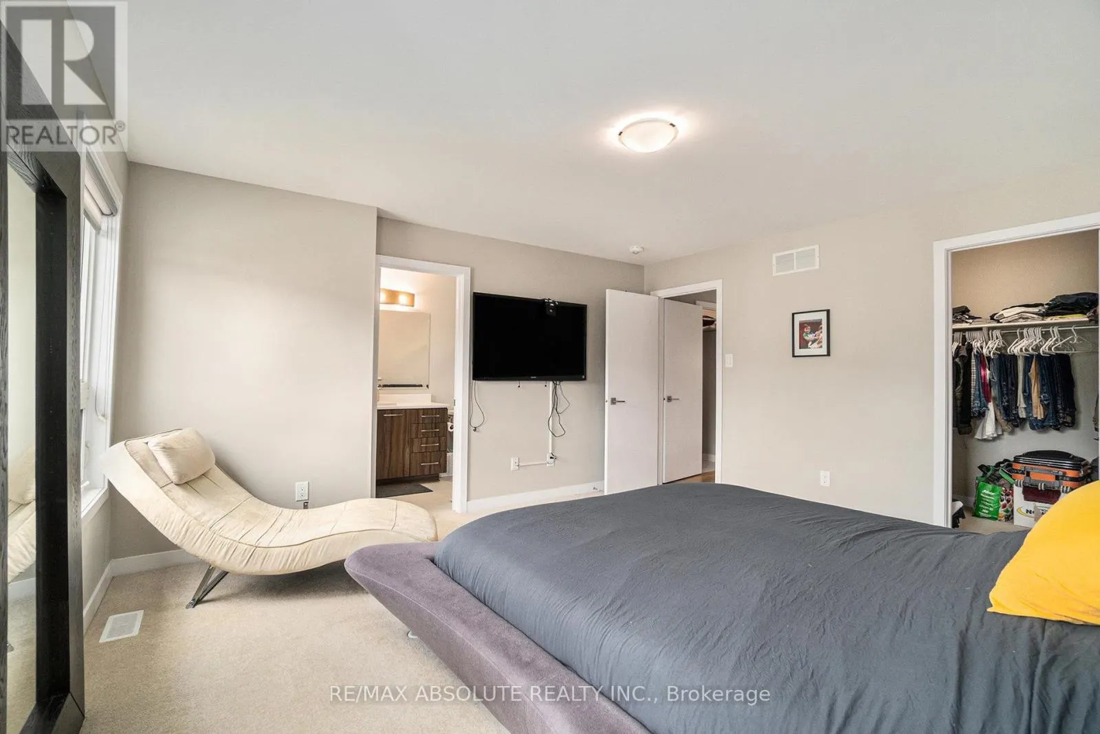 560 TRIANGLE STREET N