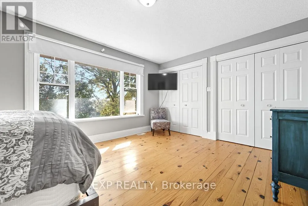 7 HINCKS AVENUE W