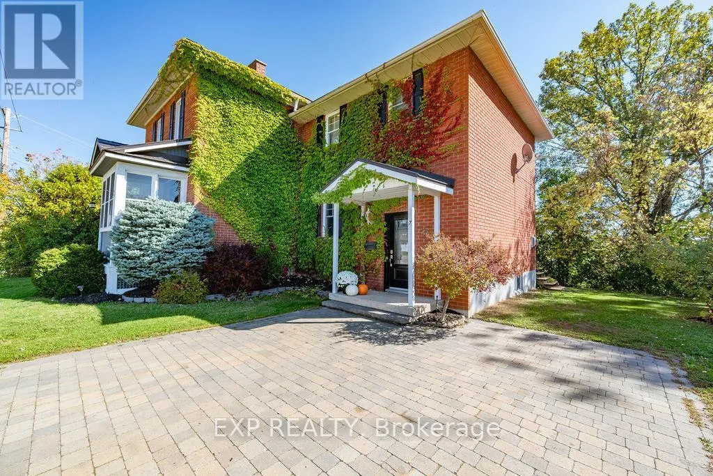 7 HINCKS AVENUE W