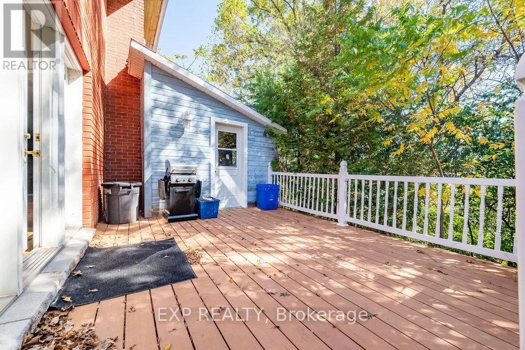 7 HINCKS AVENUE W