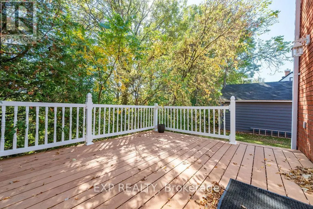 7 HINCKS AVENUE W
