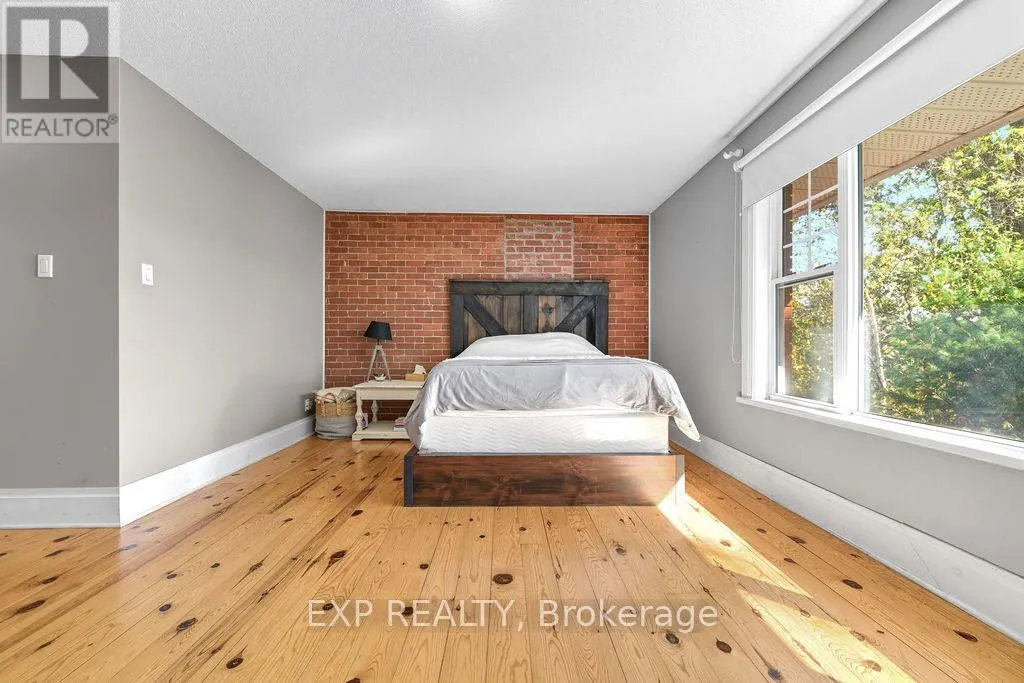 7 HINCKS AVENUE W