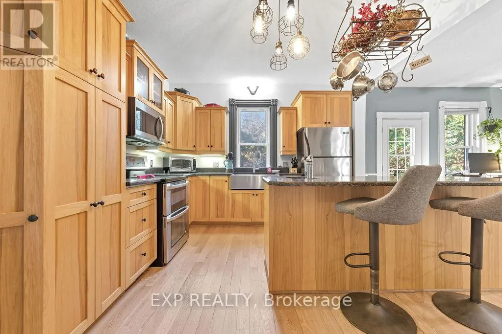 7 HINCKS AVENUE W