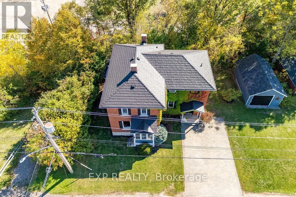 7 HINCKS AVENUE W