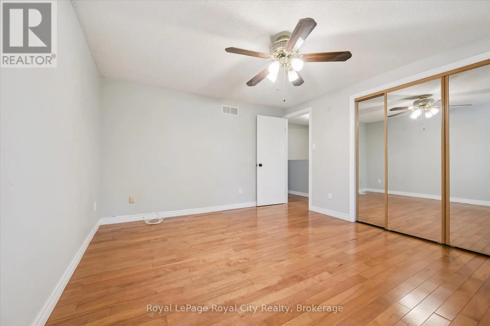 586 KORTRIGHT ROAD W