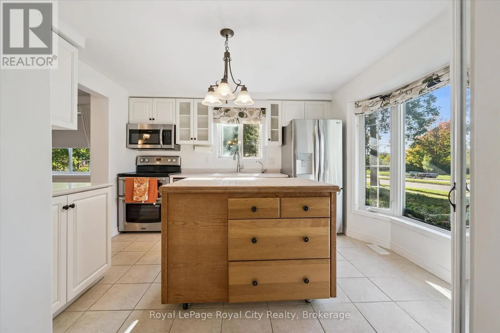 586 KORTRIGHT ROAD W