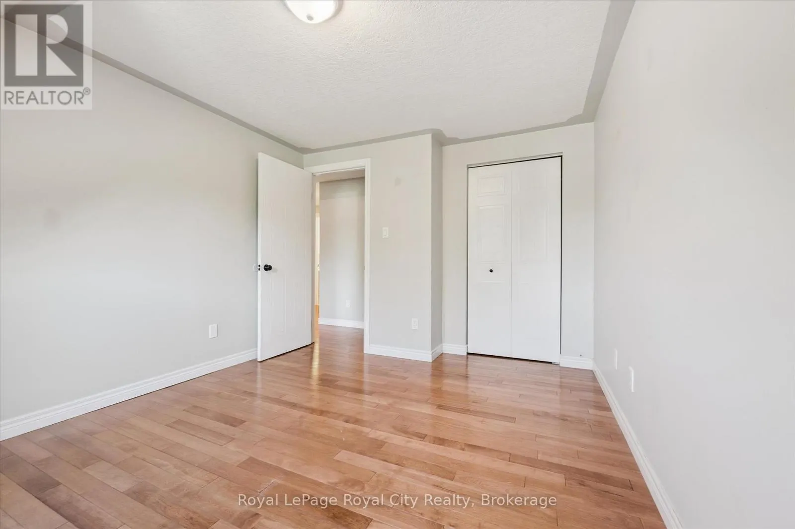586 KORTRIGHT ROAD W