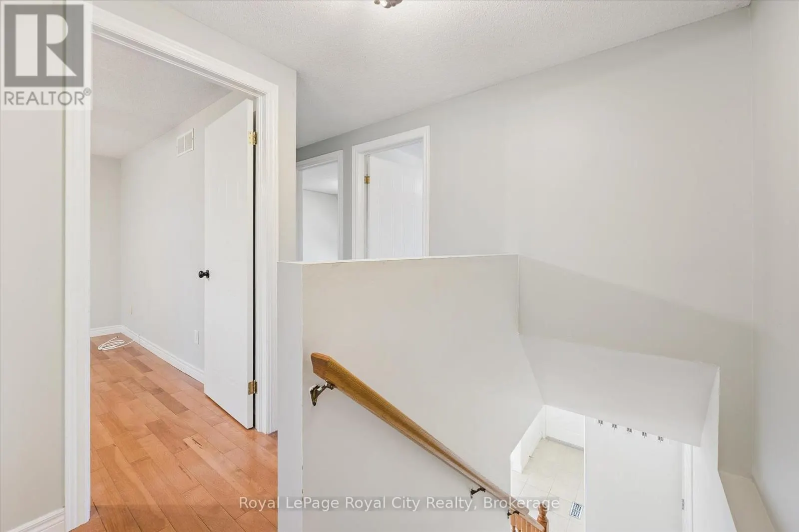 586 KORTRIGHT ROAD W