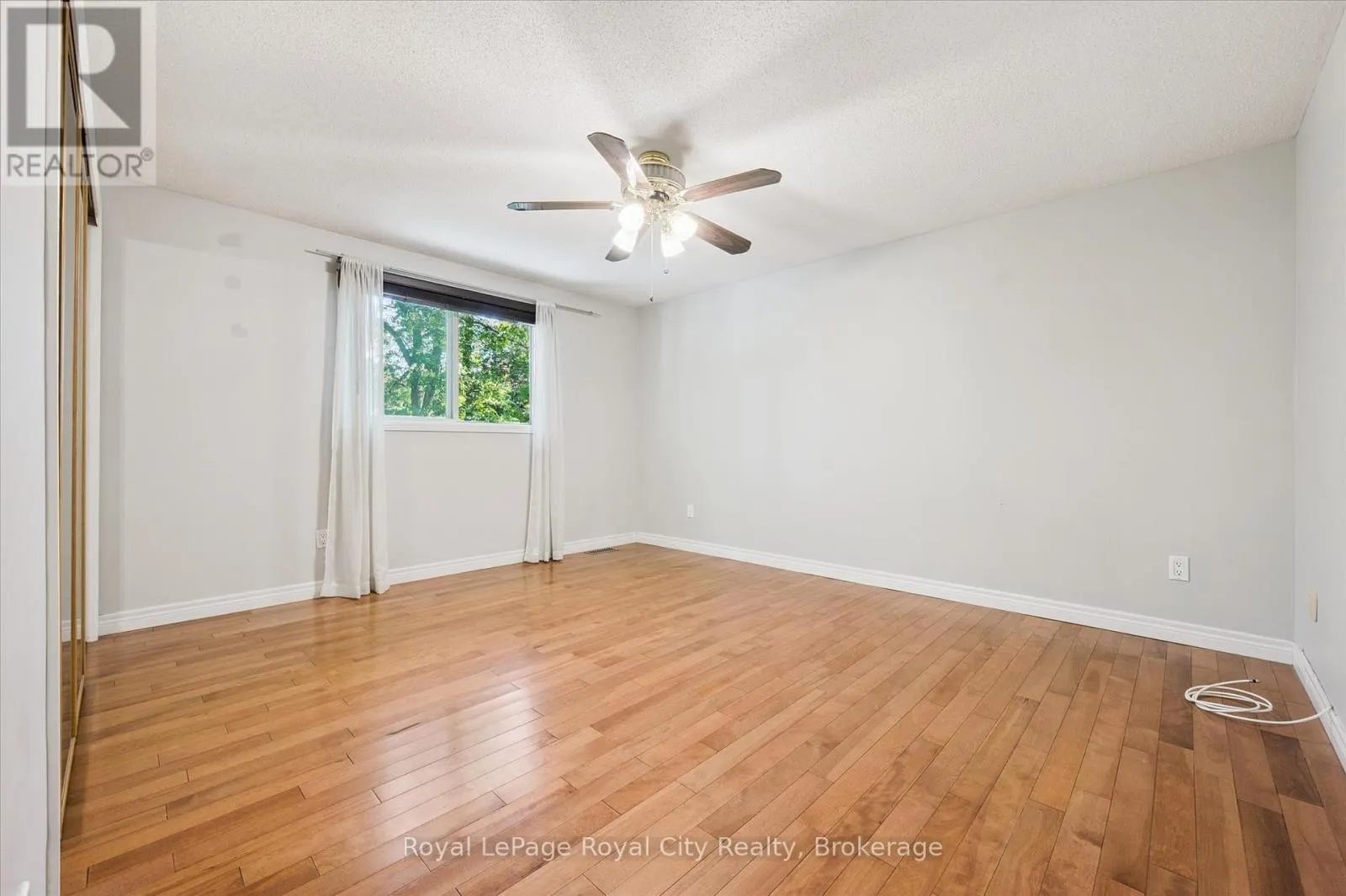 586 KORTRIGHT ROAD W