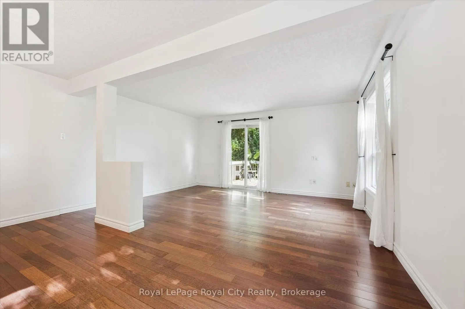 586 KORTRIGHT ROAD W