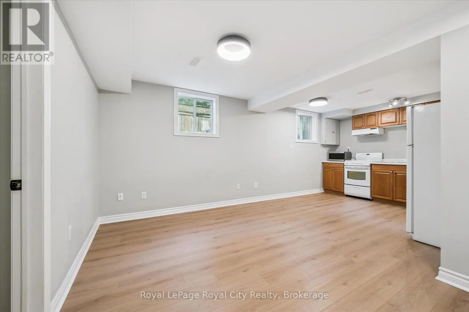 586 KORTRIGHT ROAD W