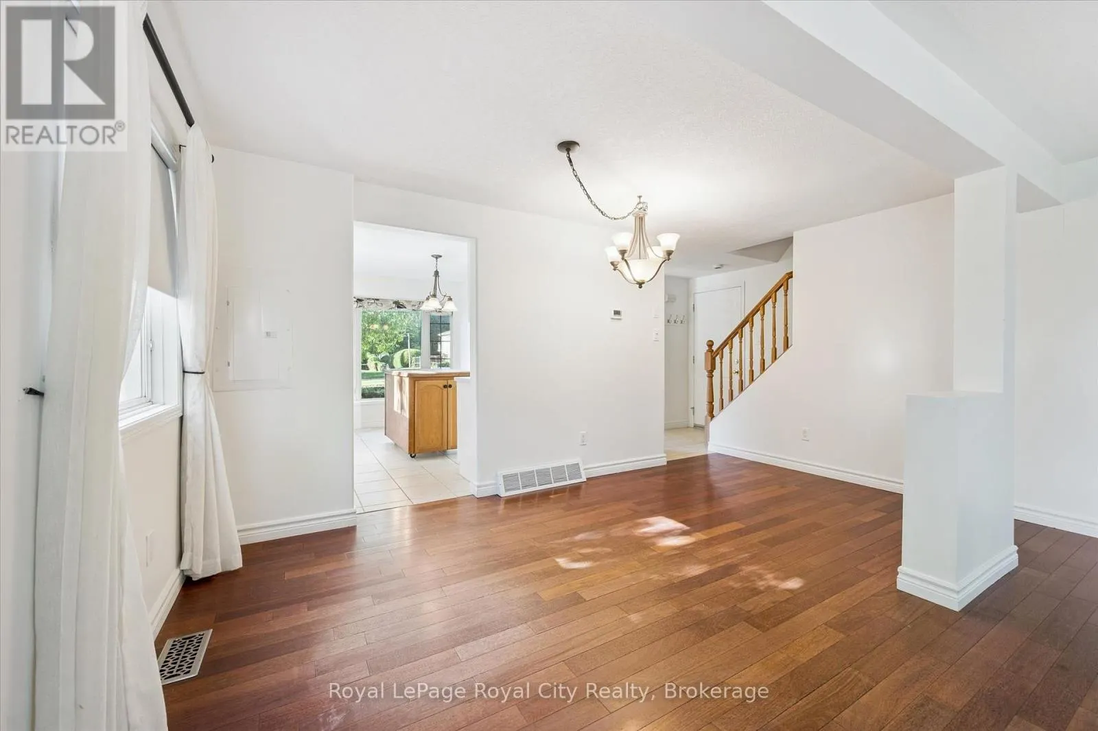 586 KORTRIGHT ROAD W