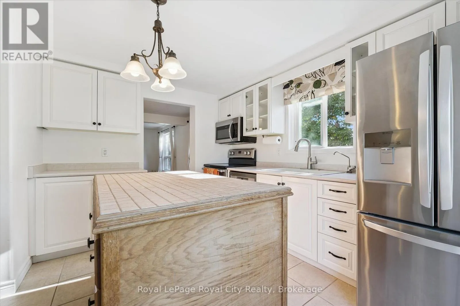 586 KORTRIGHT ROAD W