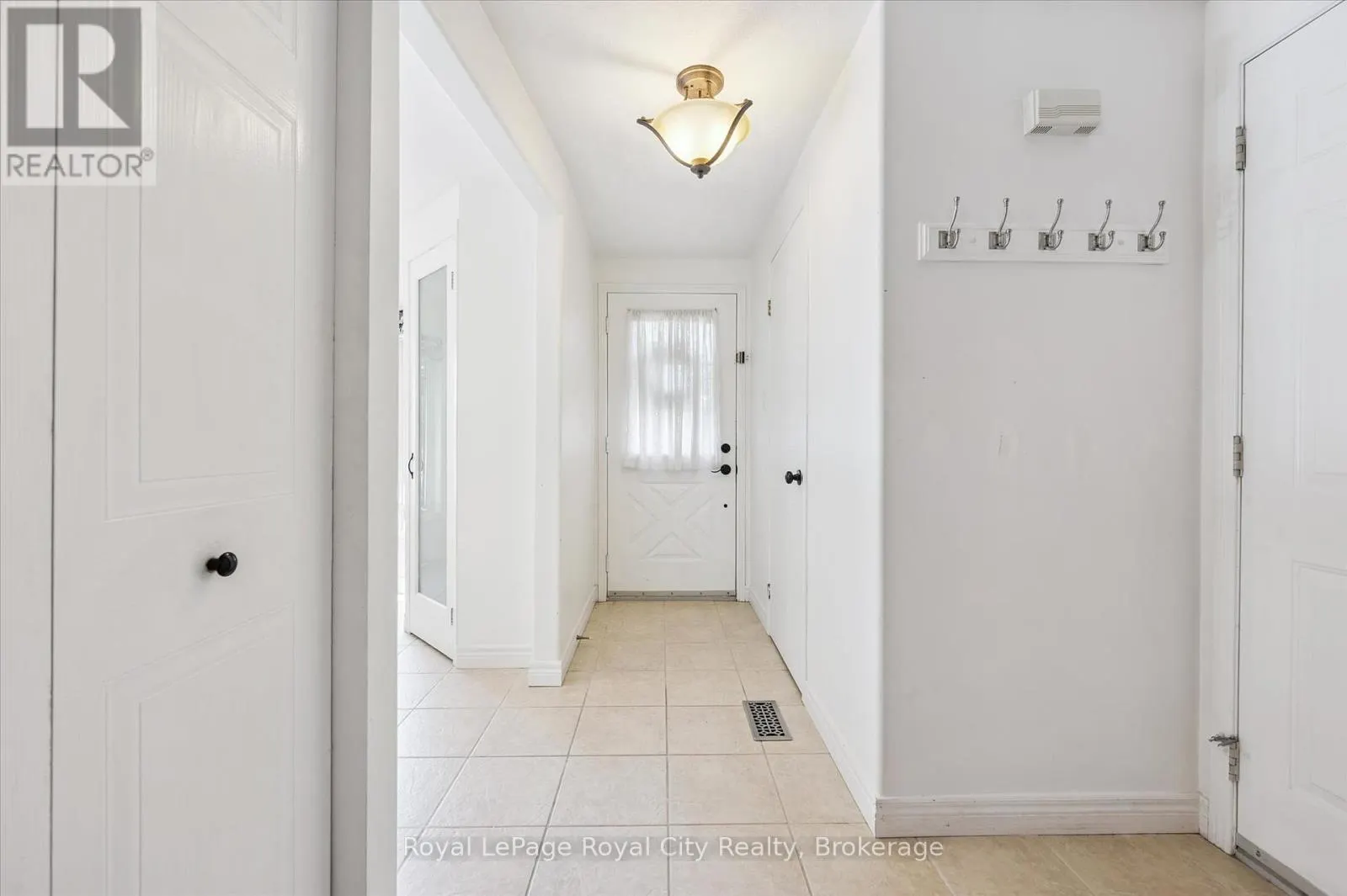 586 KORTRIGHT ROAD W