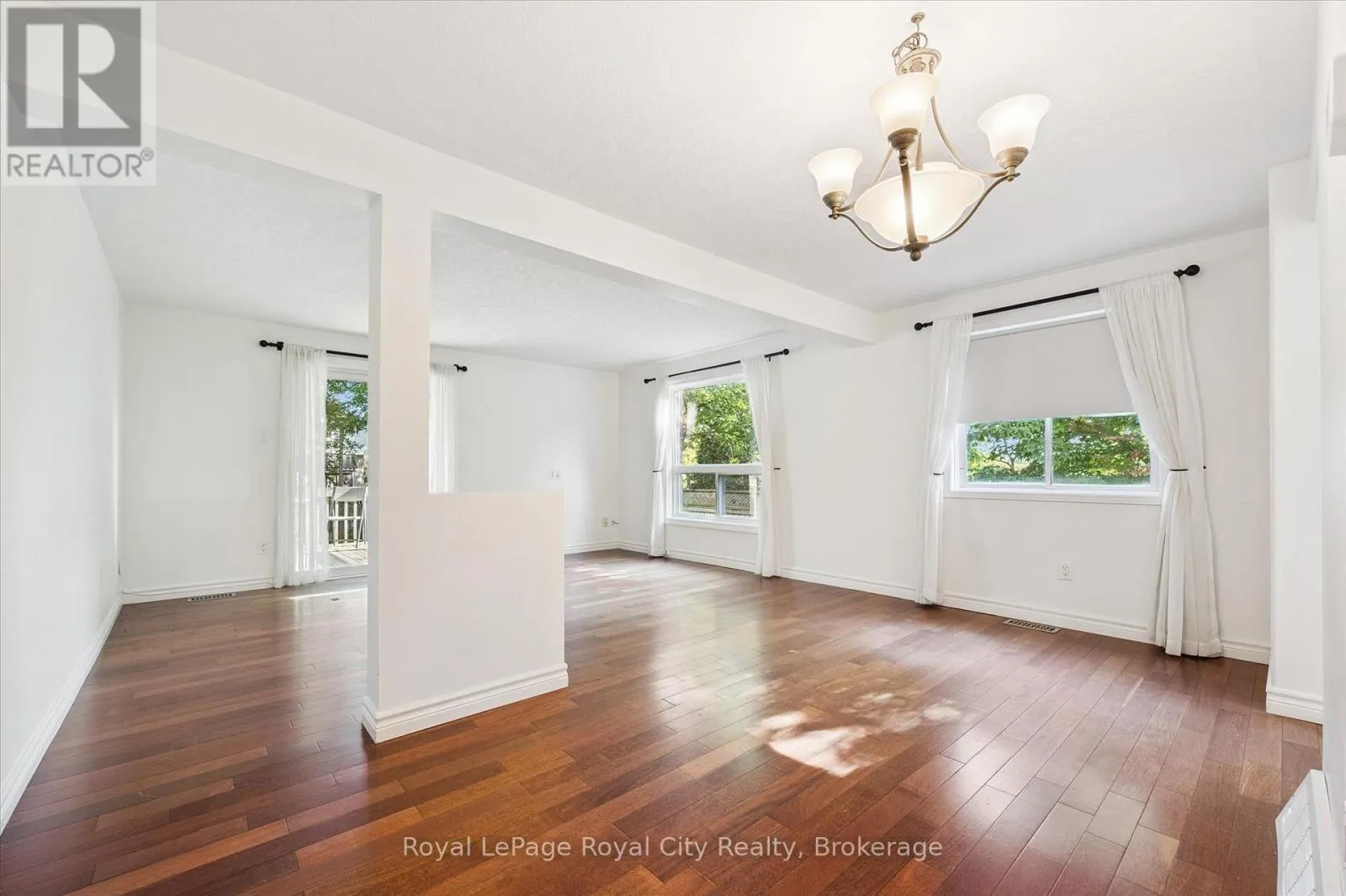 586 KORTRIGHT ROAD W
