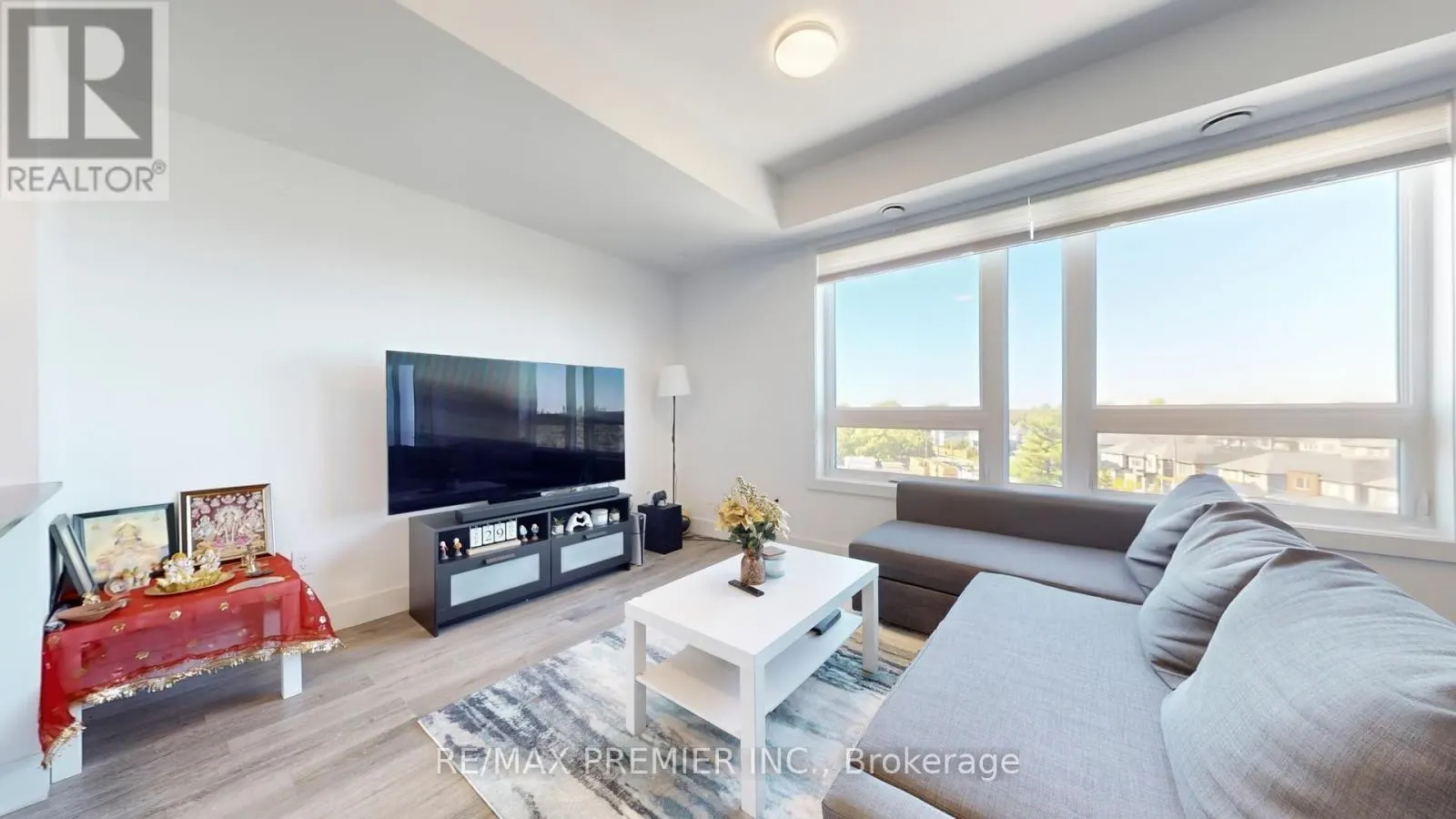 511 - 26 LOWES ROAD W