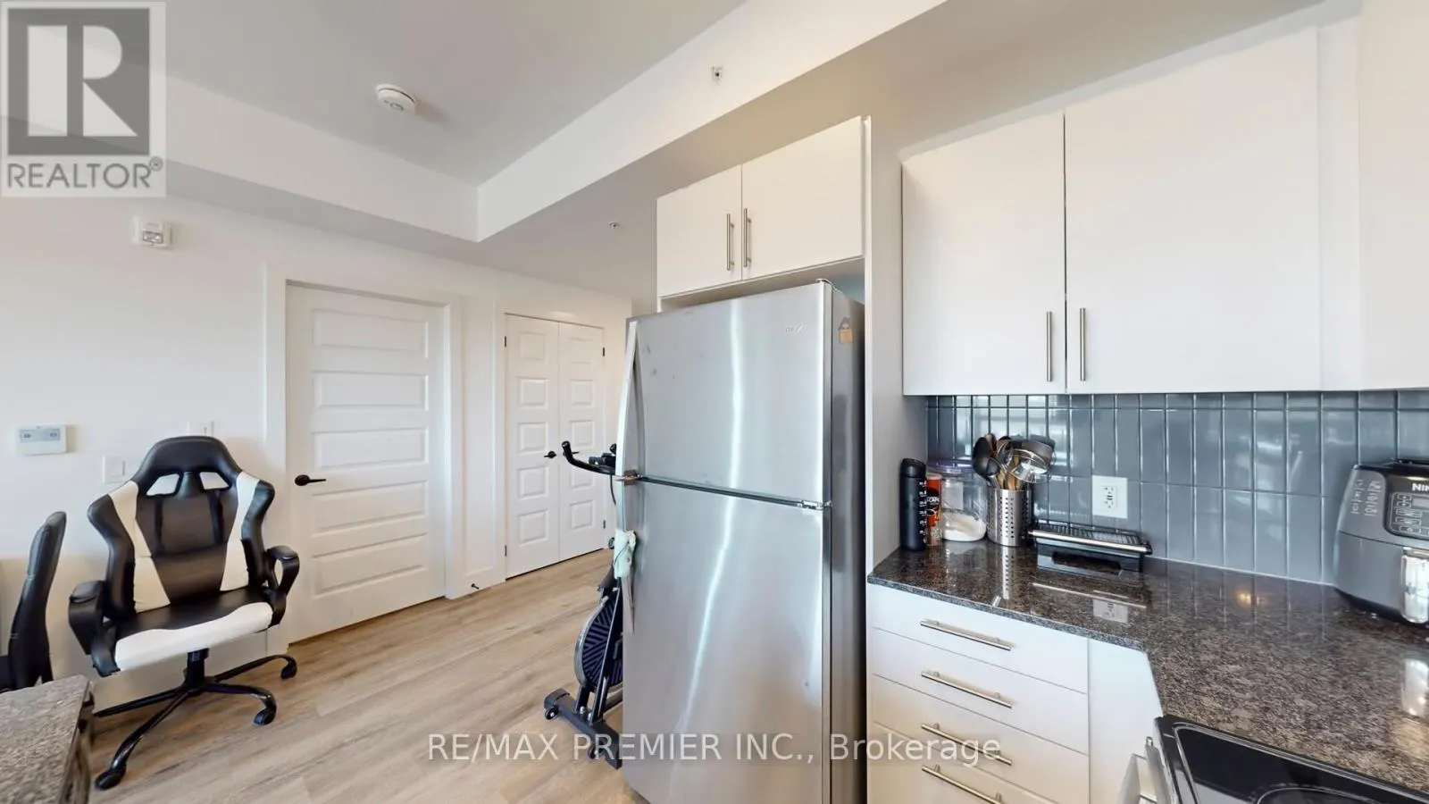 511 - 26 LOWES ROAD W