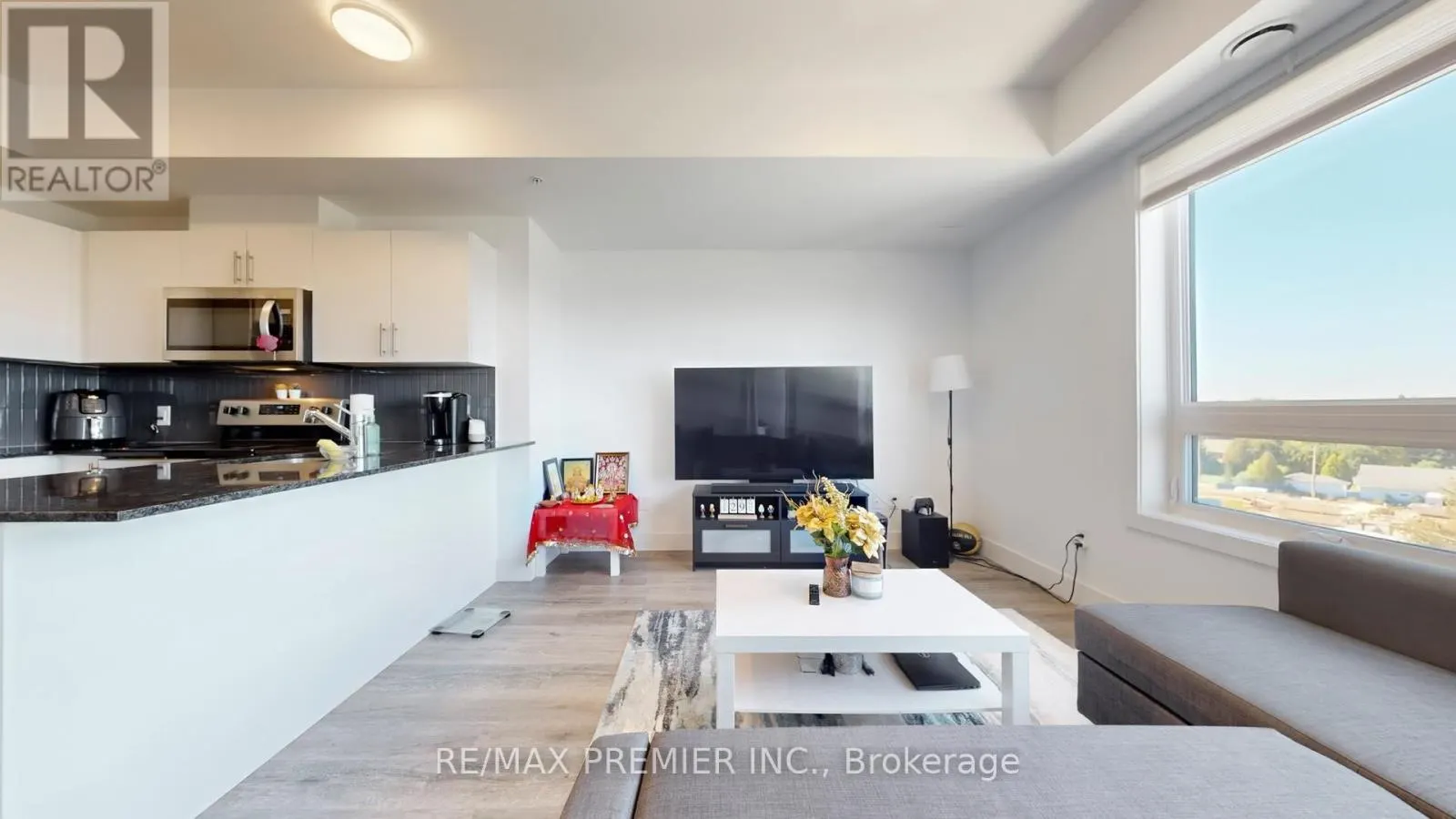 511 - 26 LOWES ROAD W