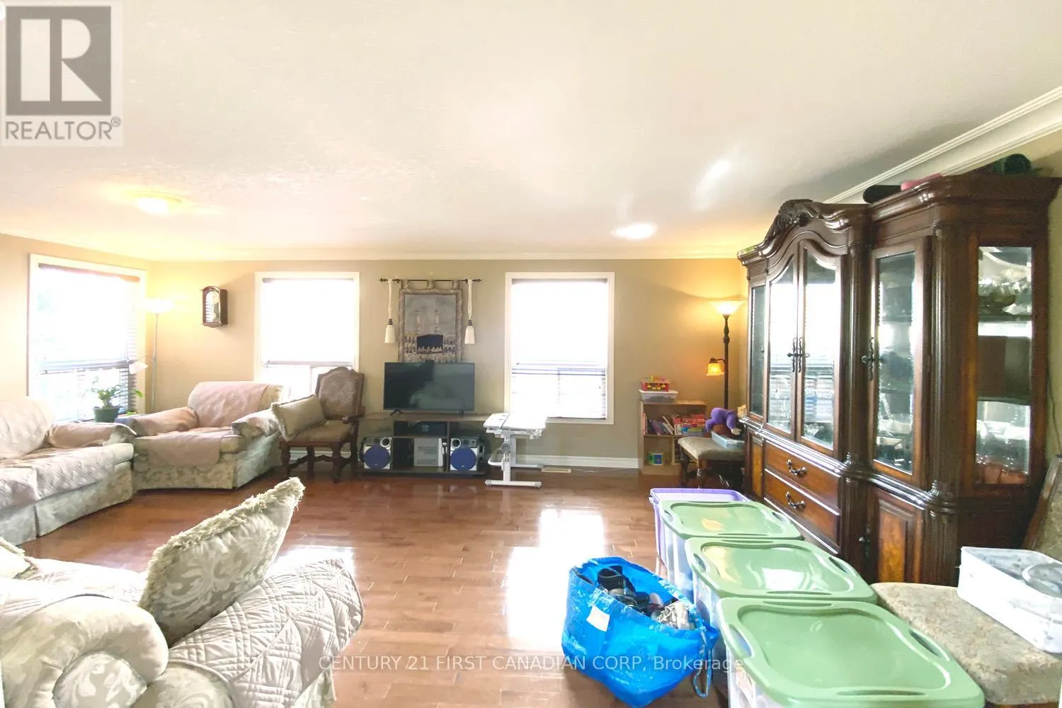 823 OAKCROSSING ROAD