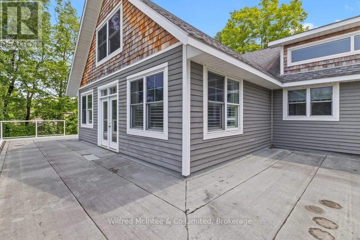 545 ECKFORD AVENUE