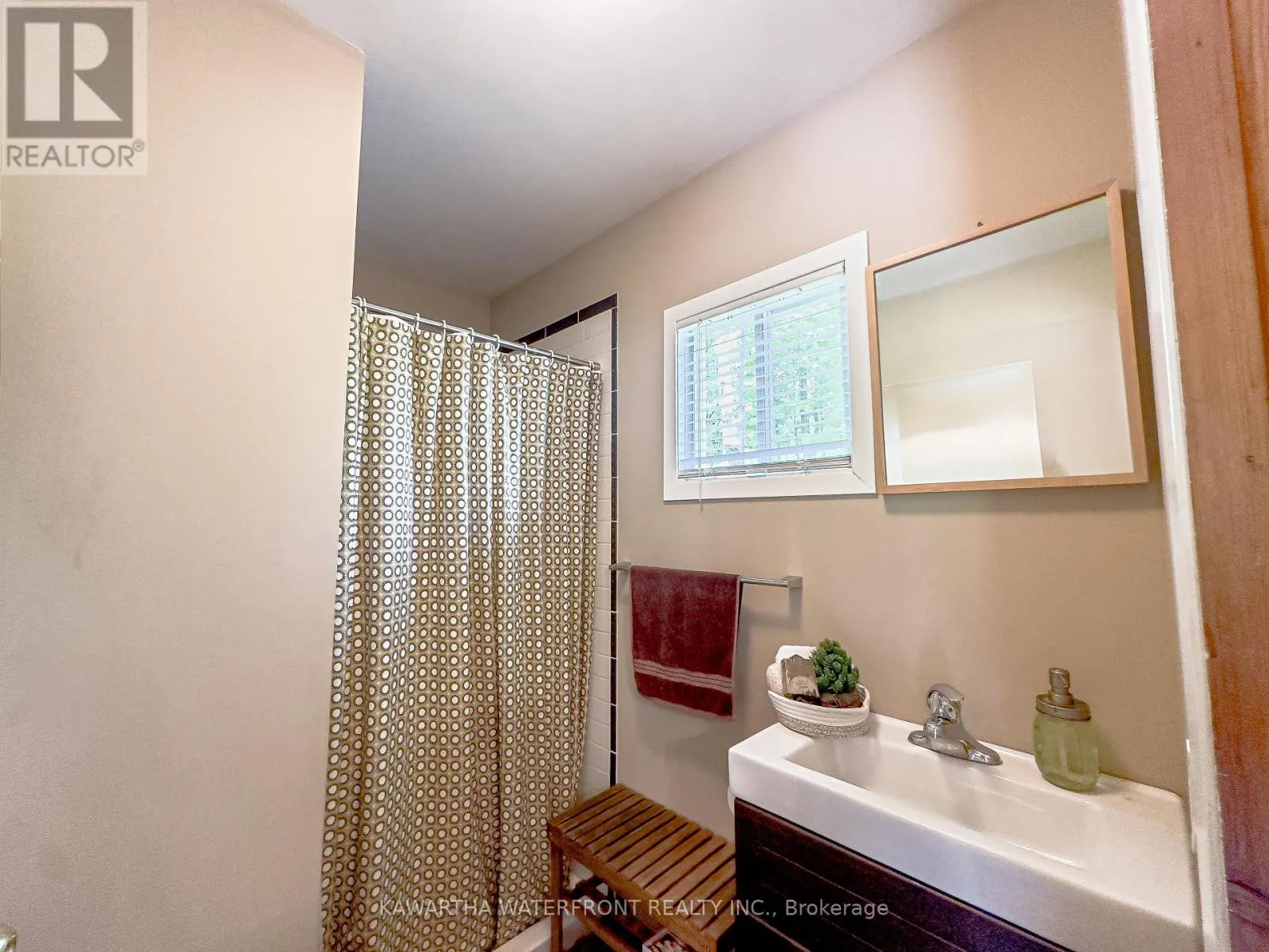 1120 ENGLISH CIRCLE