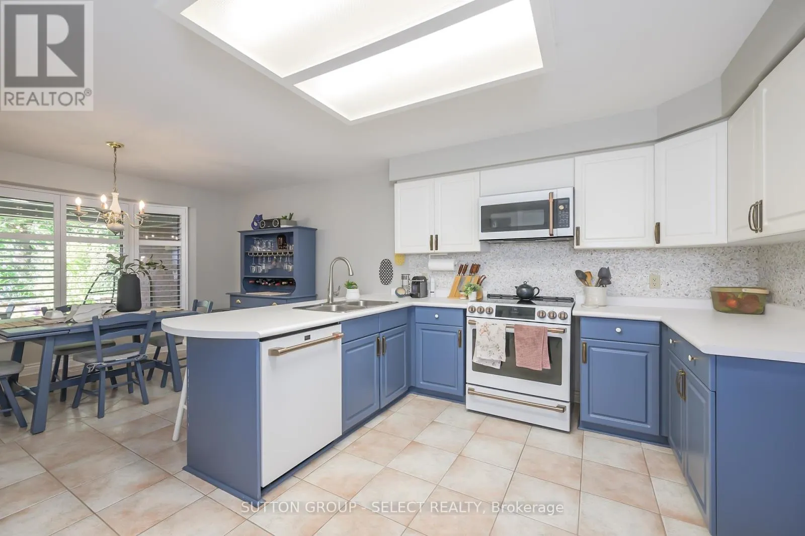 40 QUINELLA DRIVE