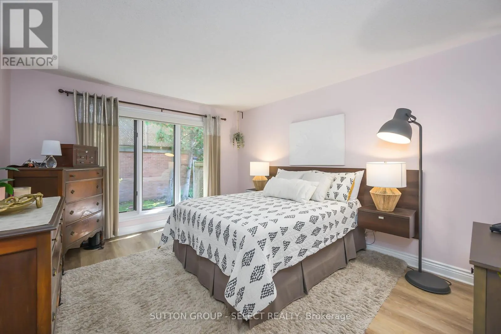 40 QUINELLA DRIVE