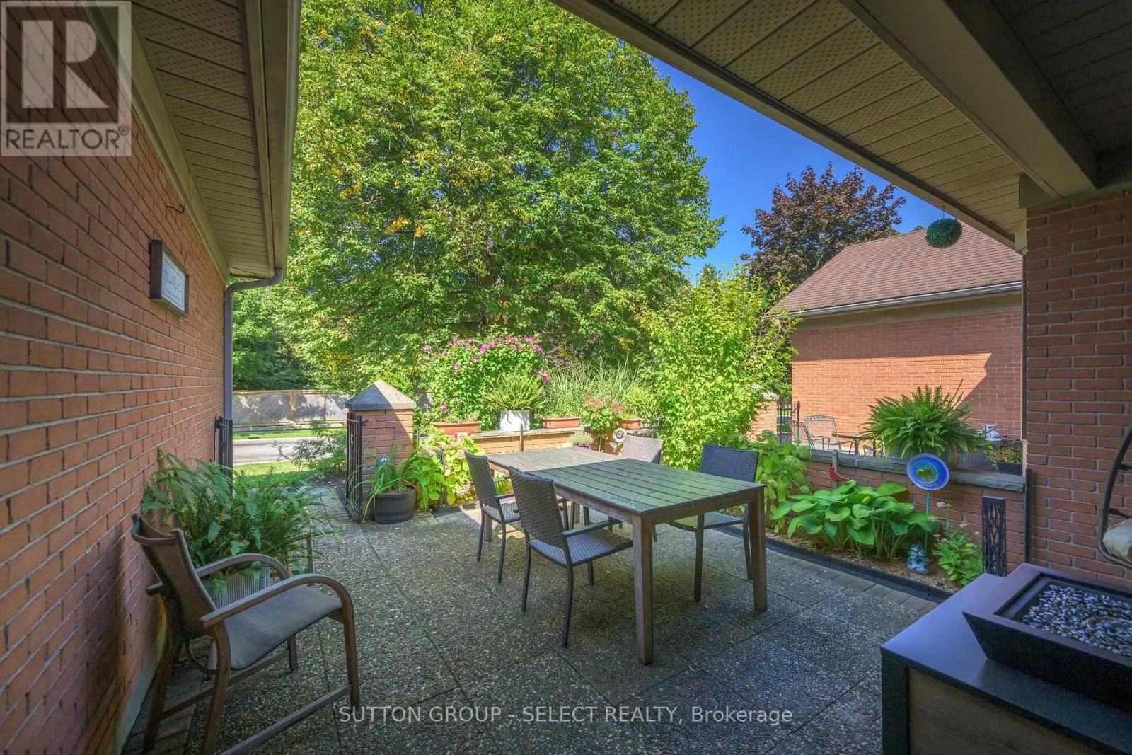 40 QUINELLA DRIVE