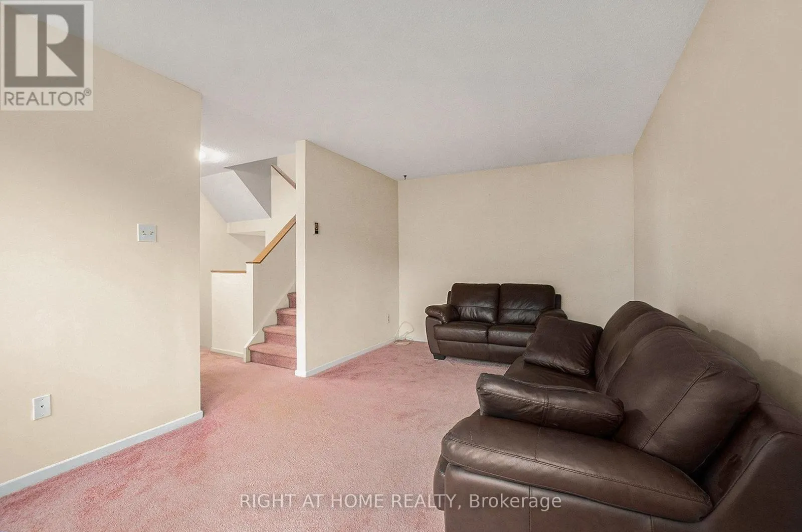 59 - 2939 FAIRLEA CRESCENT