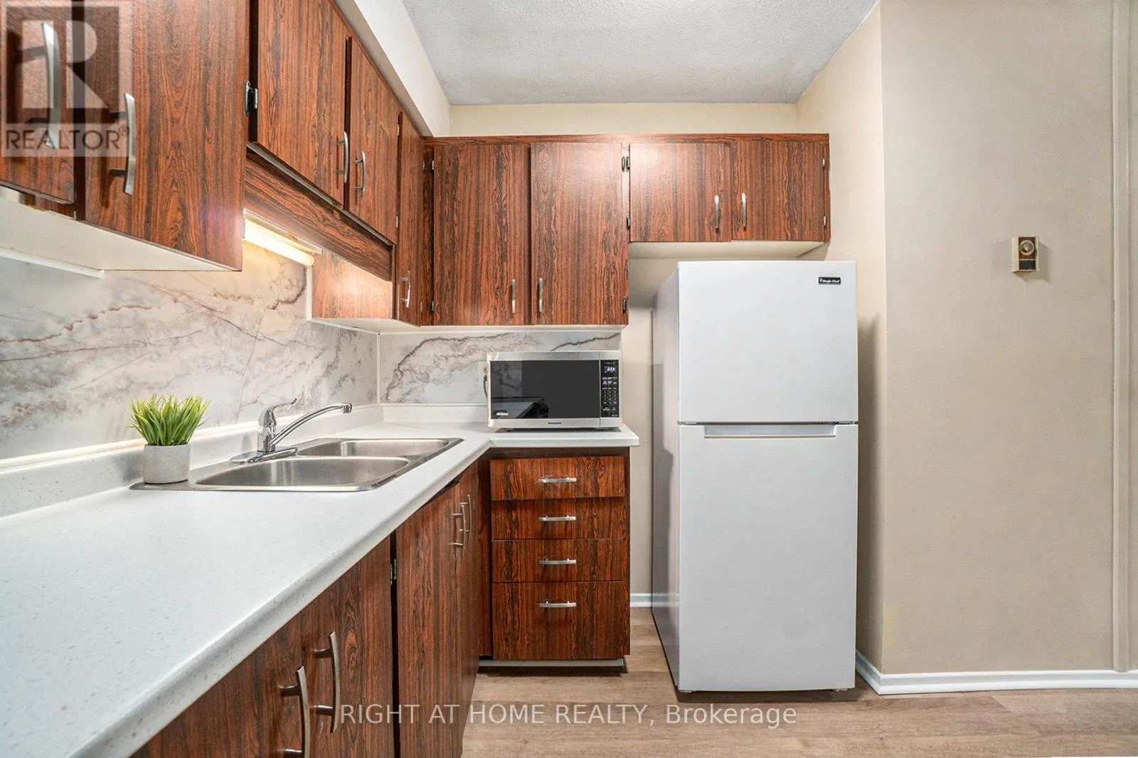 59 - 2939 FAIRLEA CRESCENT