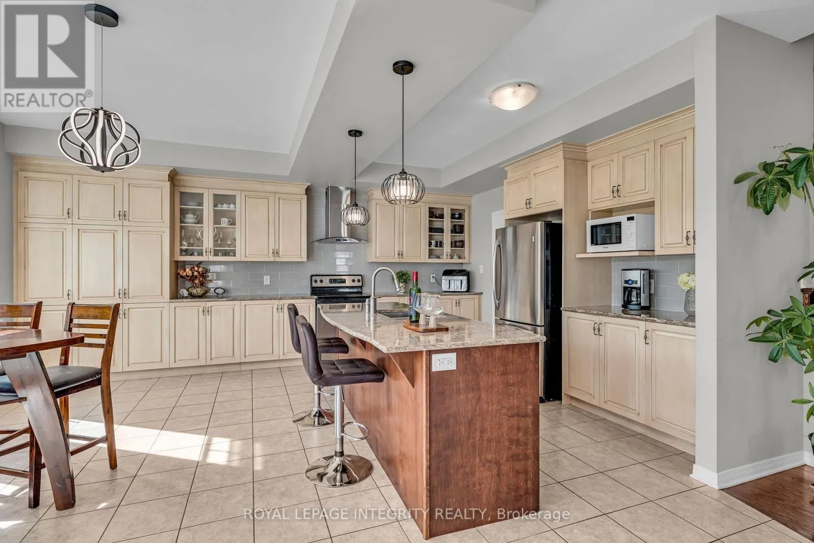 367 ANDALUSIAN CRESCENT