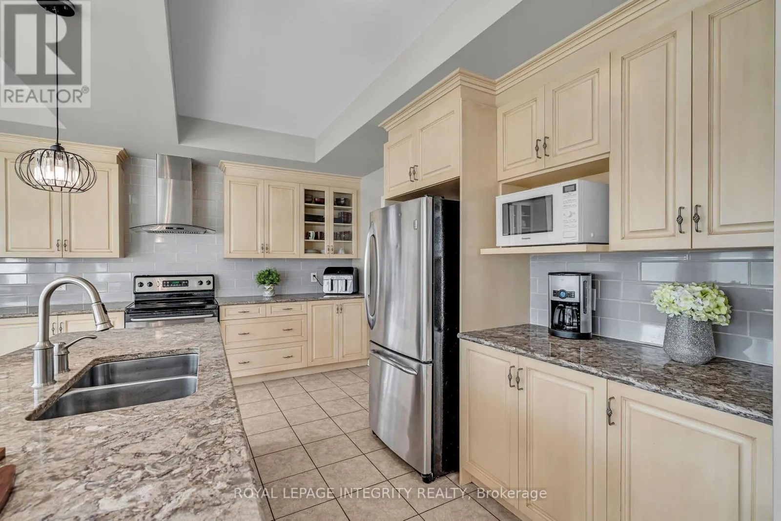 367 ANDALUSIAN CRESCENT