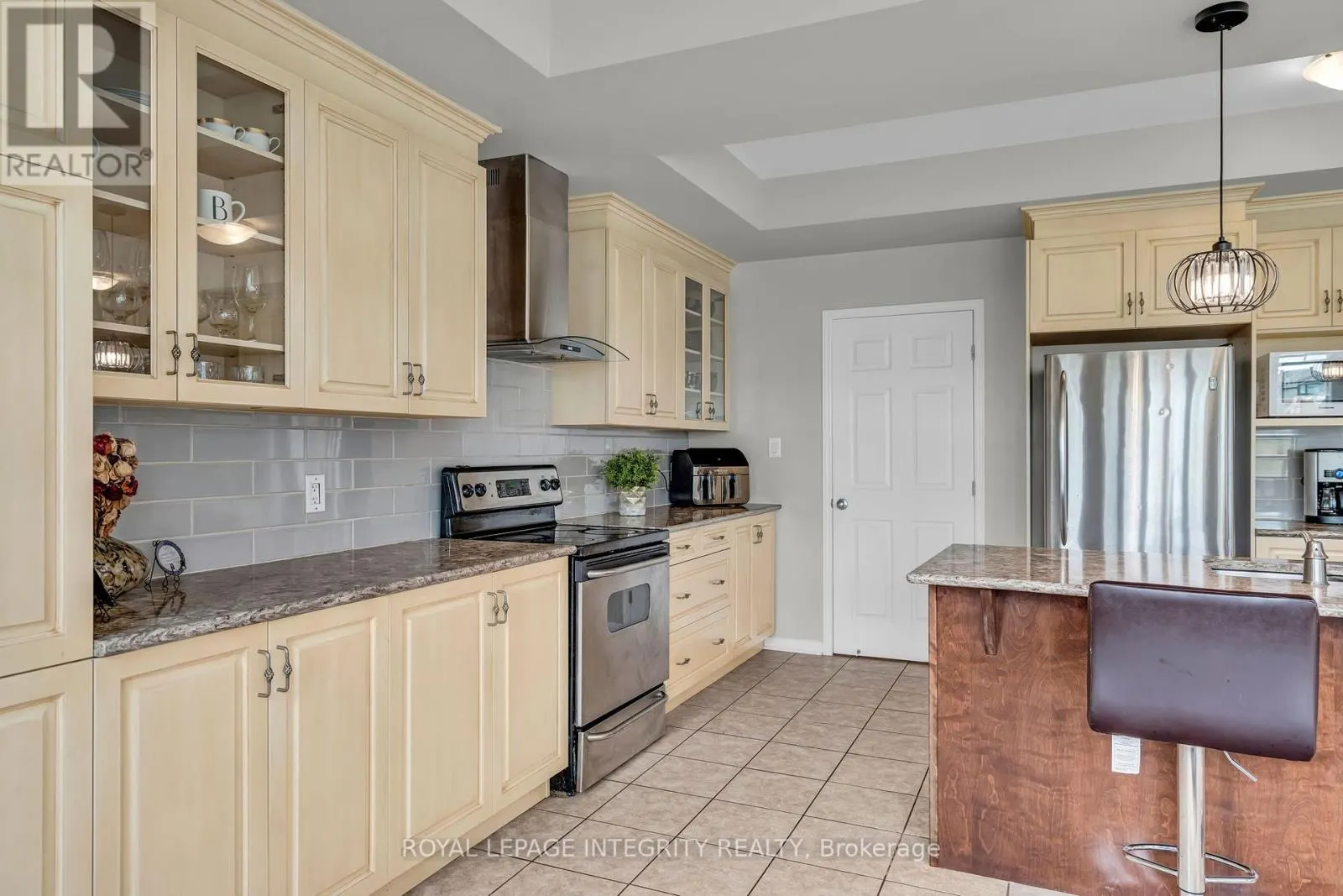 367 ANDALUSIAN CRESCENT