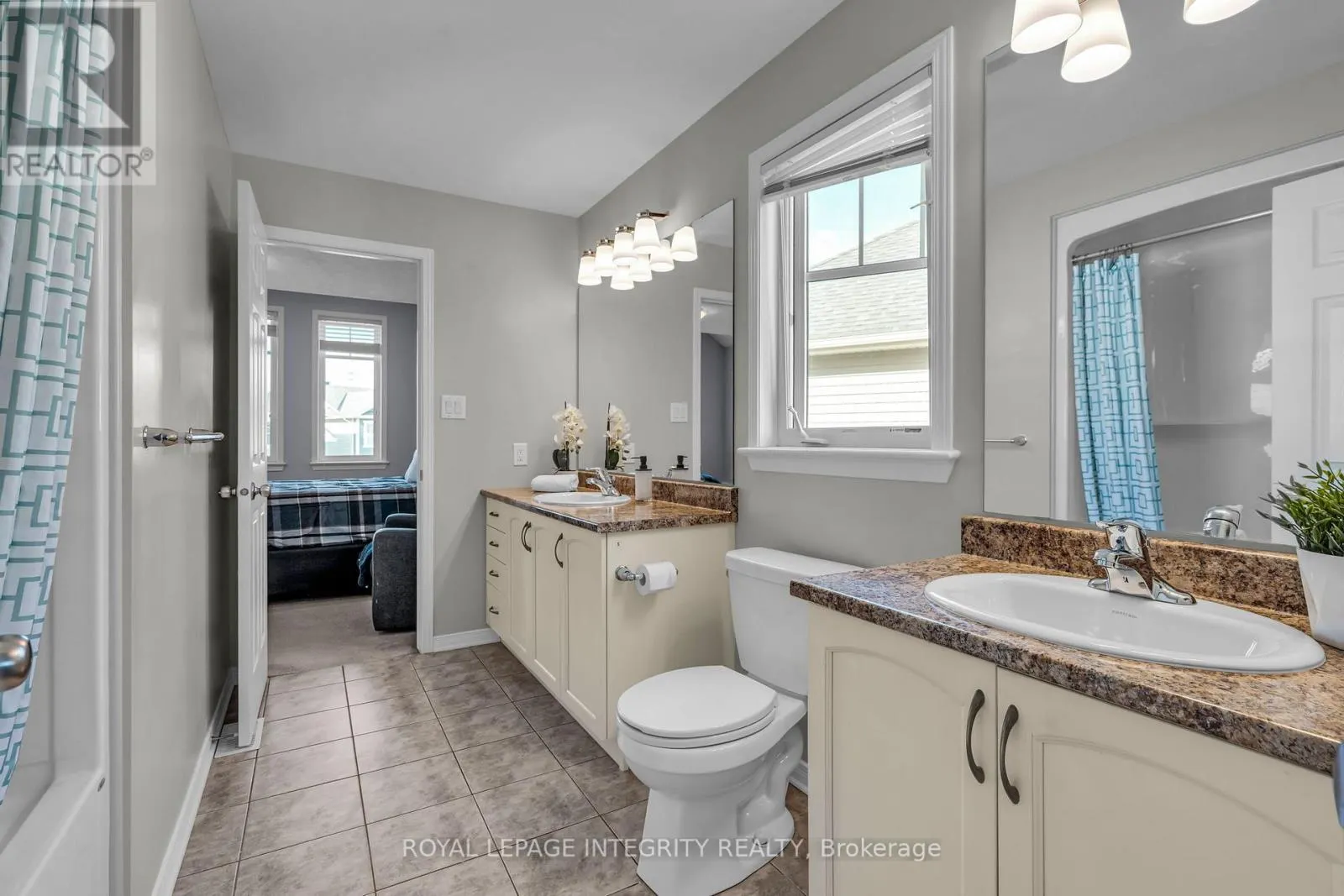 367 ANDALUSIAN CRESCENT
