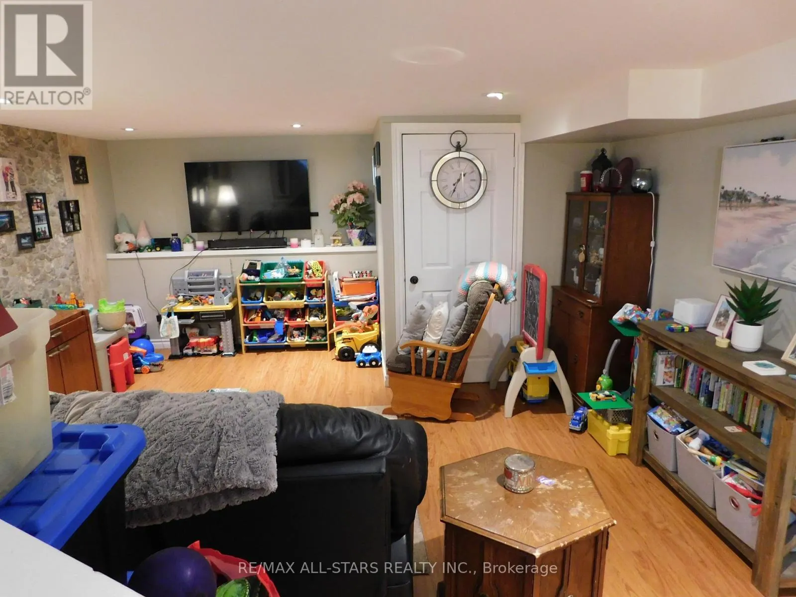 LOWER - 232 ANGELINE STREET N