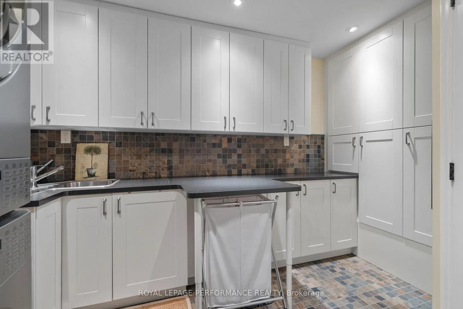 11 MARLOWE CRESCENT