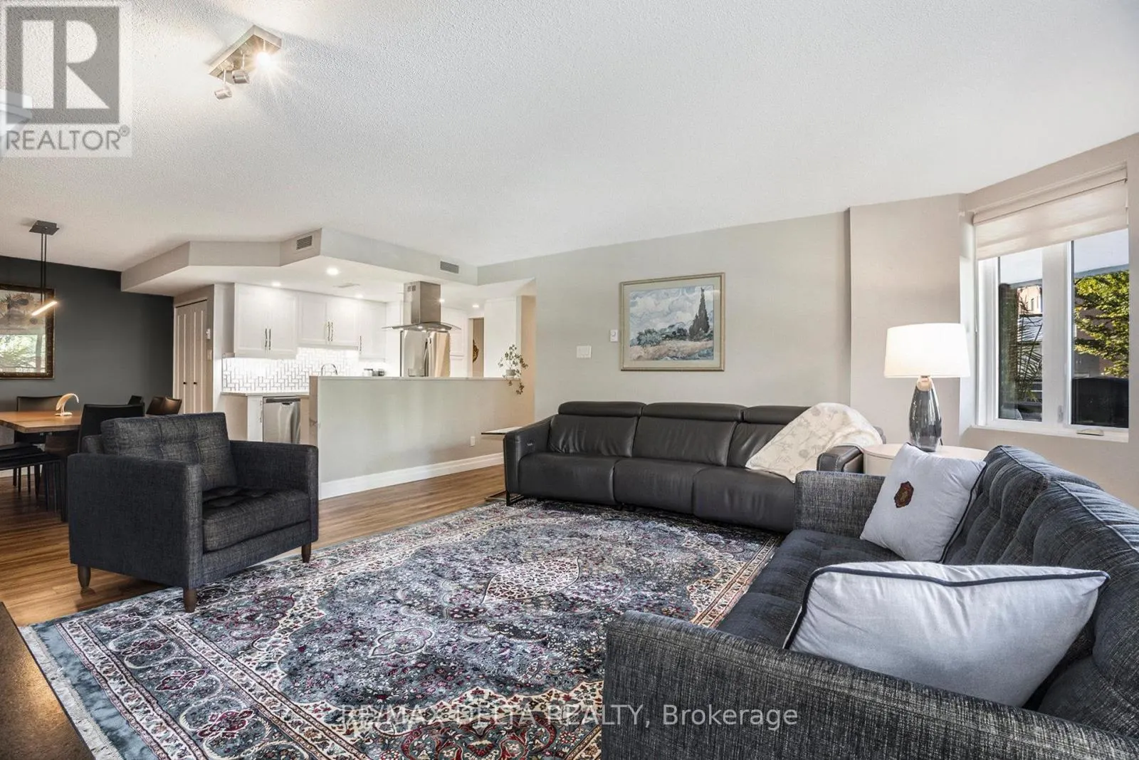 304 - 295 GILMOUR STREET