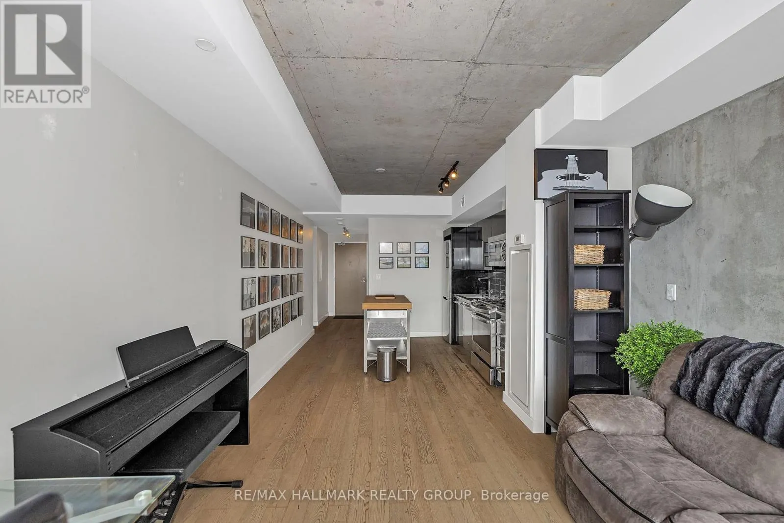 1602 - 224 LYON STREET N