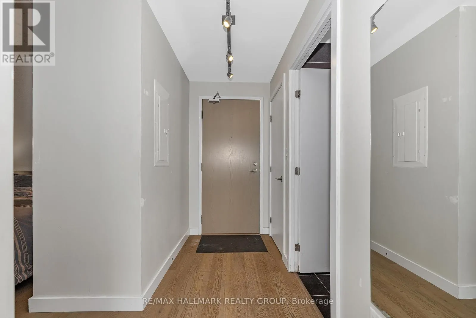 1602 - 224 LYON STREET N