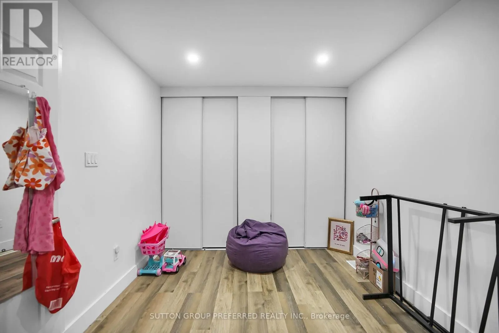 4 - 561 PRINCESS AVENUE, #4