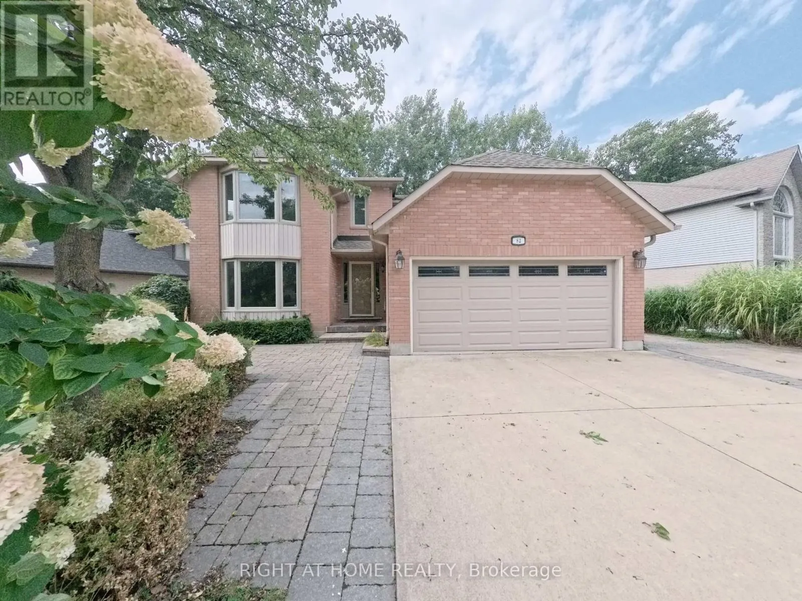 82 WOODSIDE SQUARE