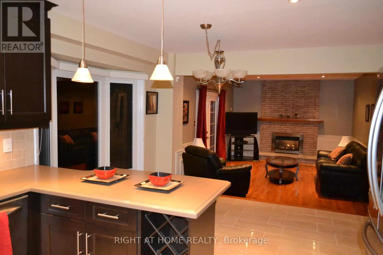 82 WOODSIDE SQUARE