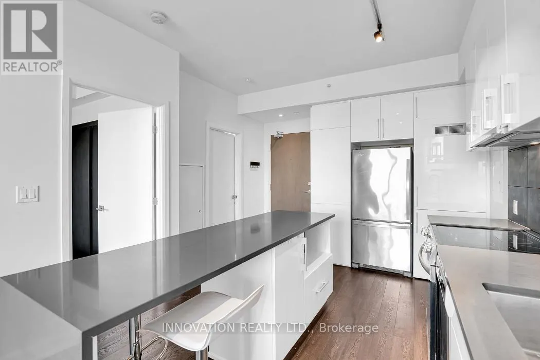 410 - 10 ROSEMOUNT AVENUE