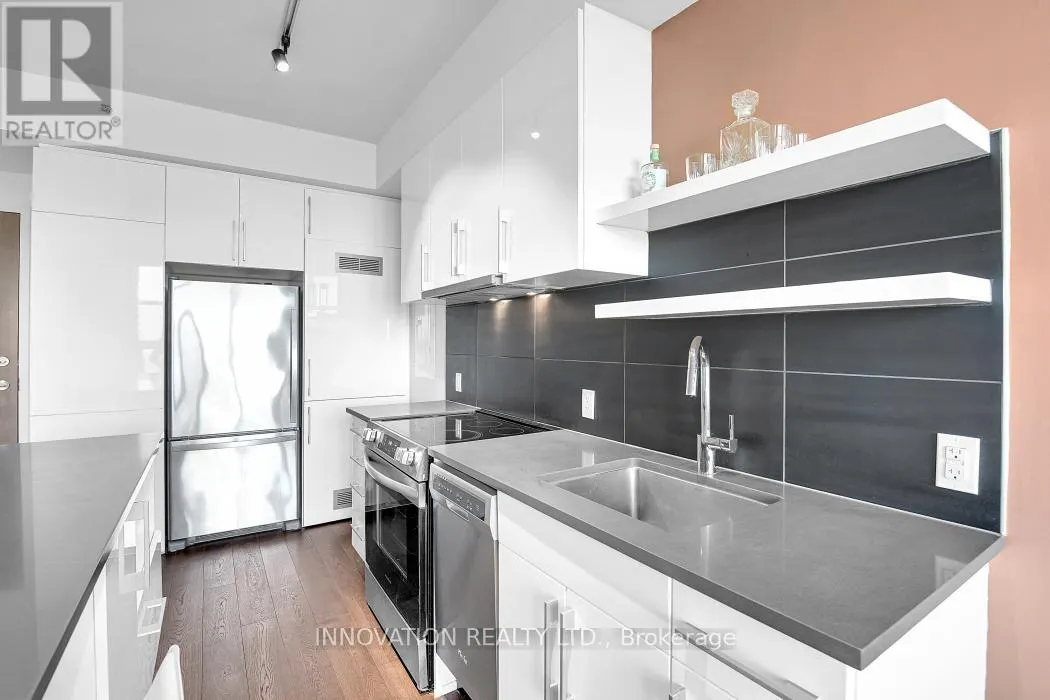 410 - 10 ROSEMOUNT AVENUE