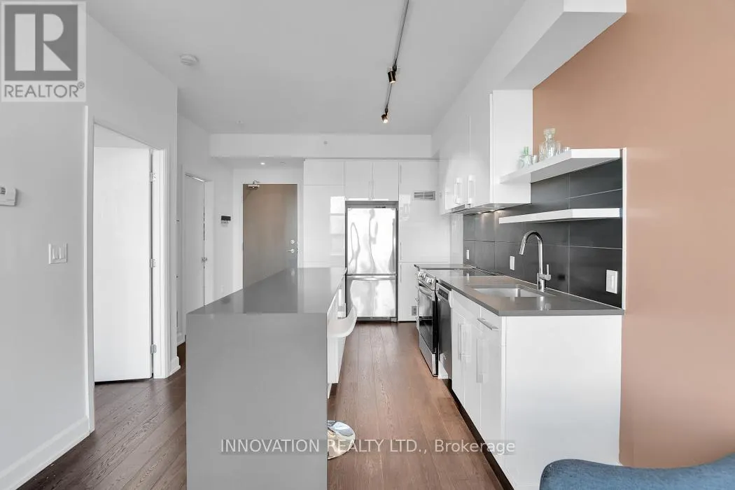 410 - 10 ROSEMOUNT AVENUE