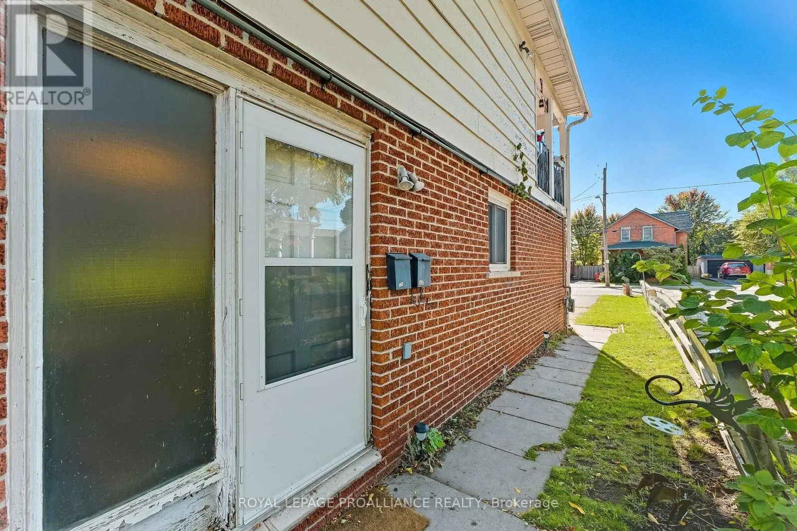 32 JAMES STREET W